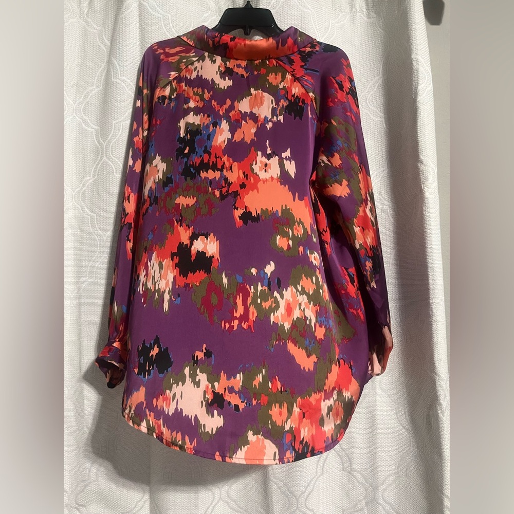 Colorful Abstract Women's Top ~ Size Large - Picture 2 of 2